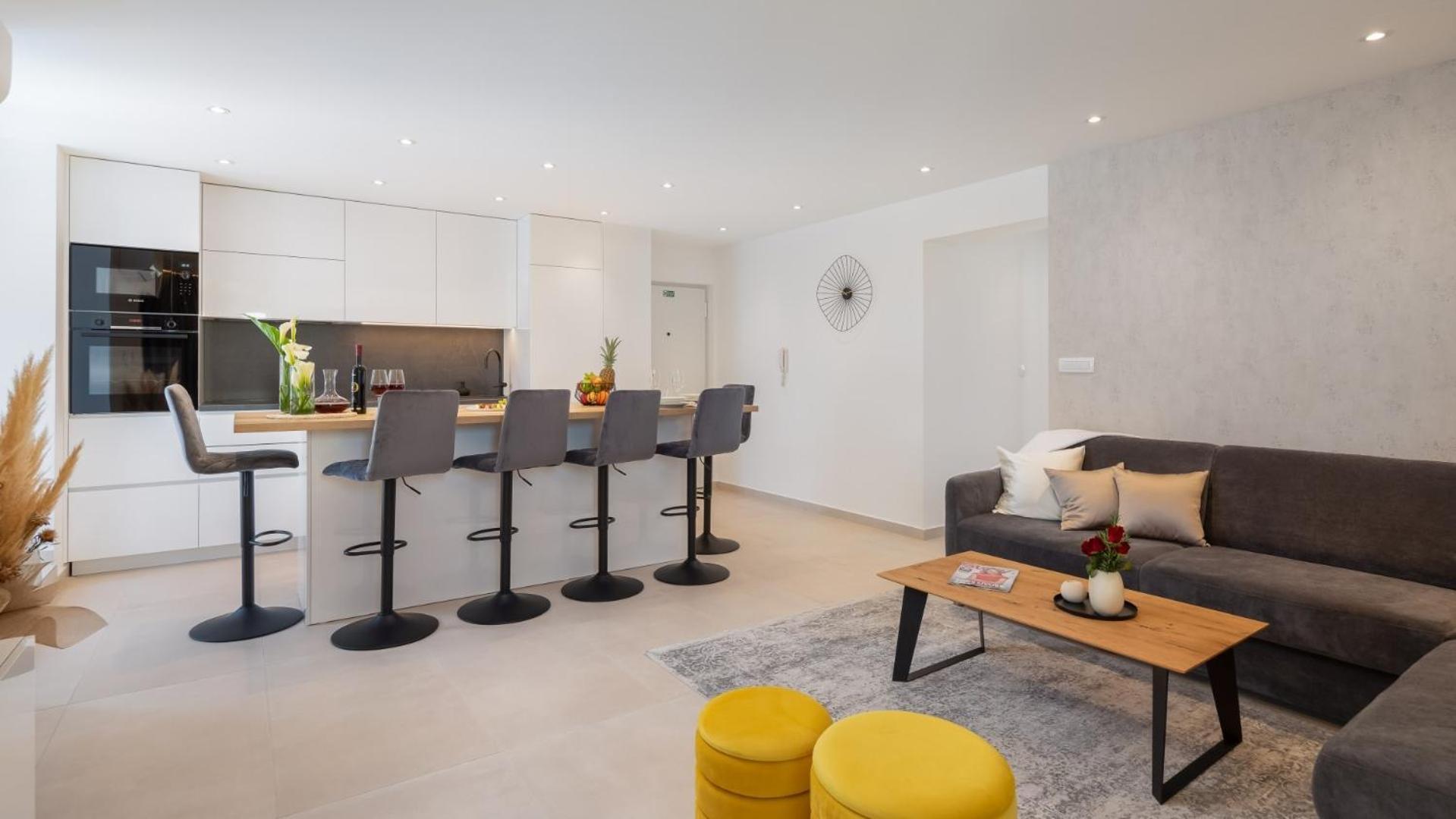 Luxury Apartment Silvery In Split Center With Jacuzzi, Sauna And Parking Exterior photo