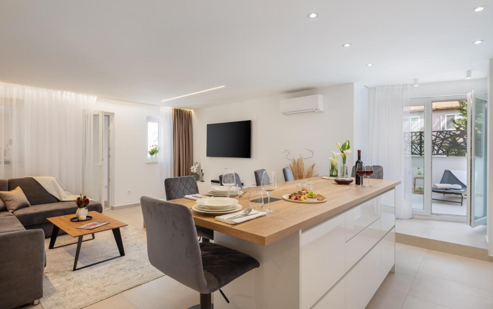 Luxury Apartment Silvery In Split Center With Jacuzzi, Sauna And Parking Exterior photo