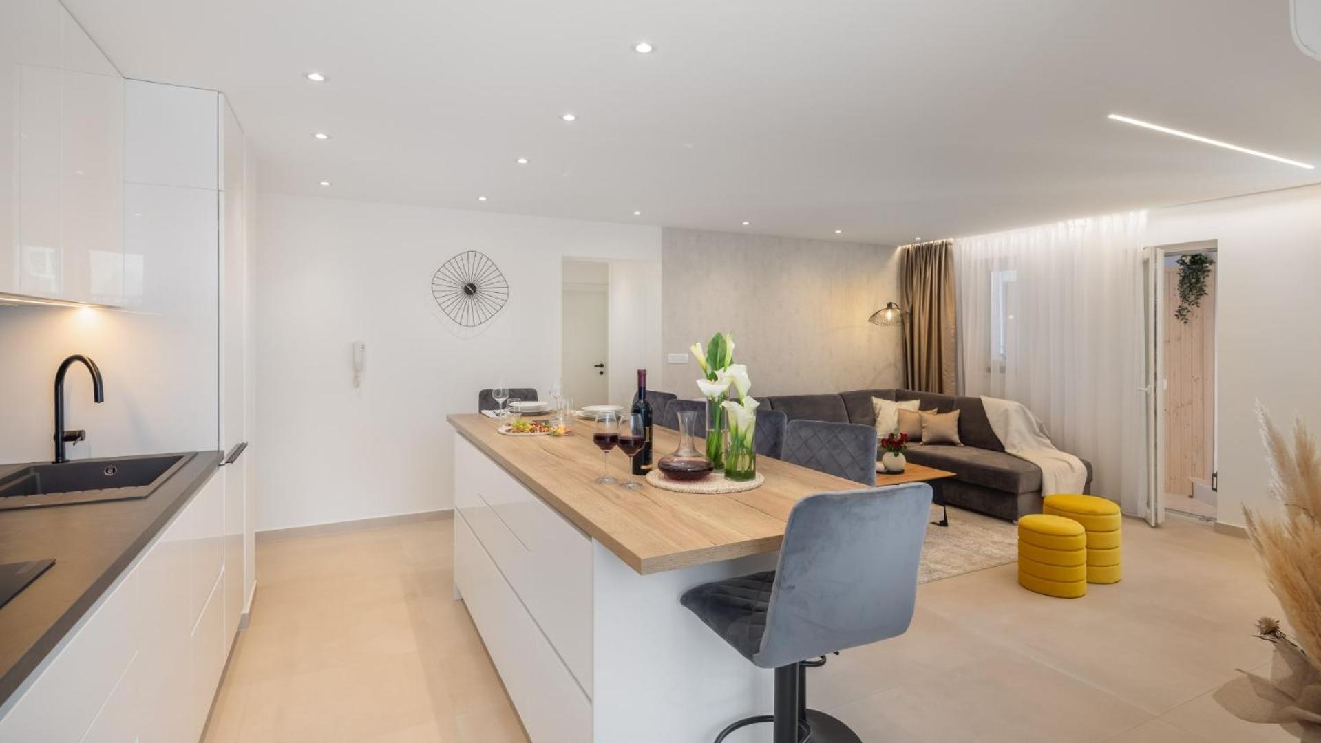 Luxury Apartment Silvery In Split Center With Jacuzzi, Sauna And Parking Exterior photo