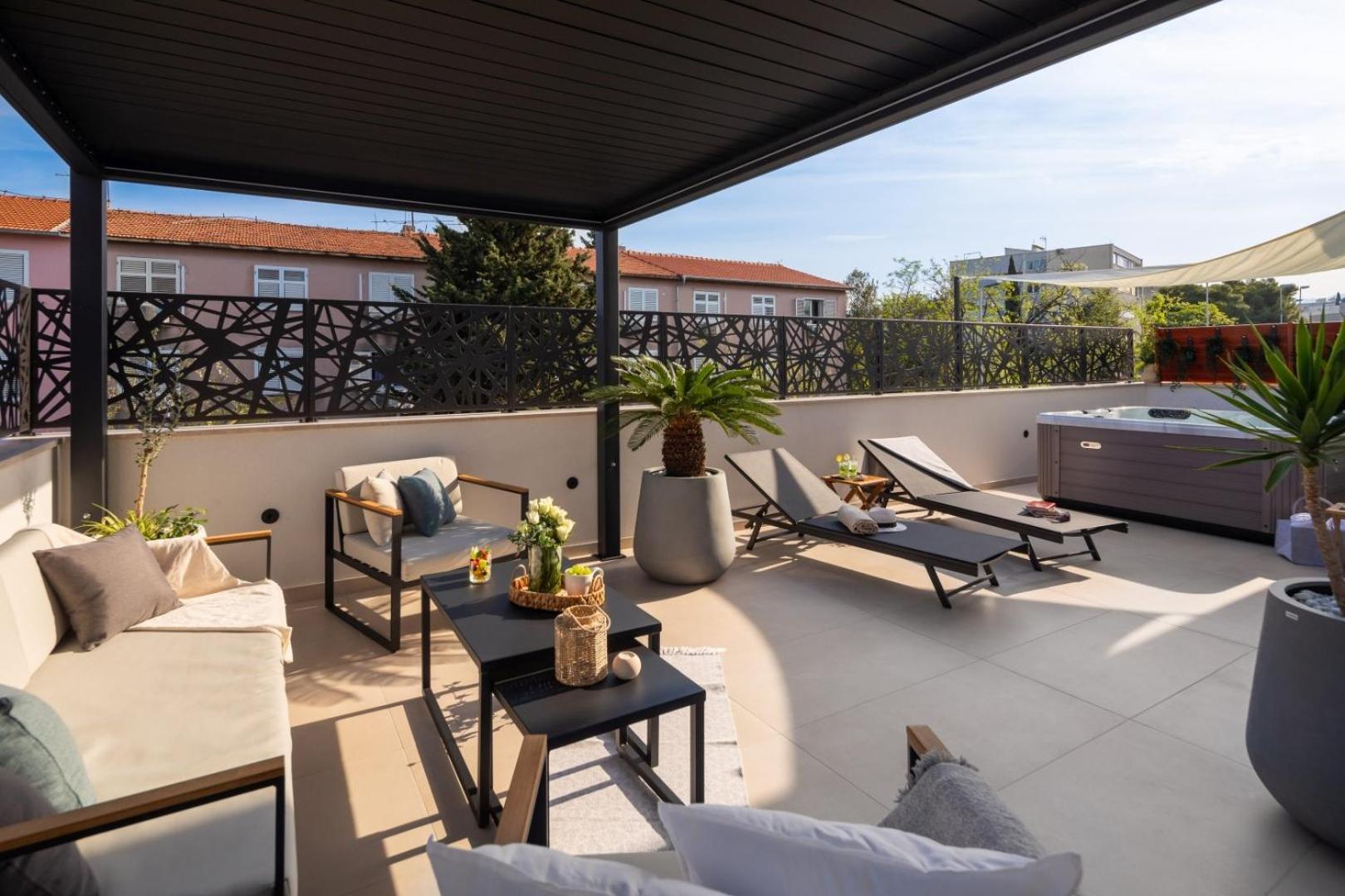 Luxury Apartment Silvery In Split Center With Jacuzzi, Sauna And Parking Exterior photo