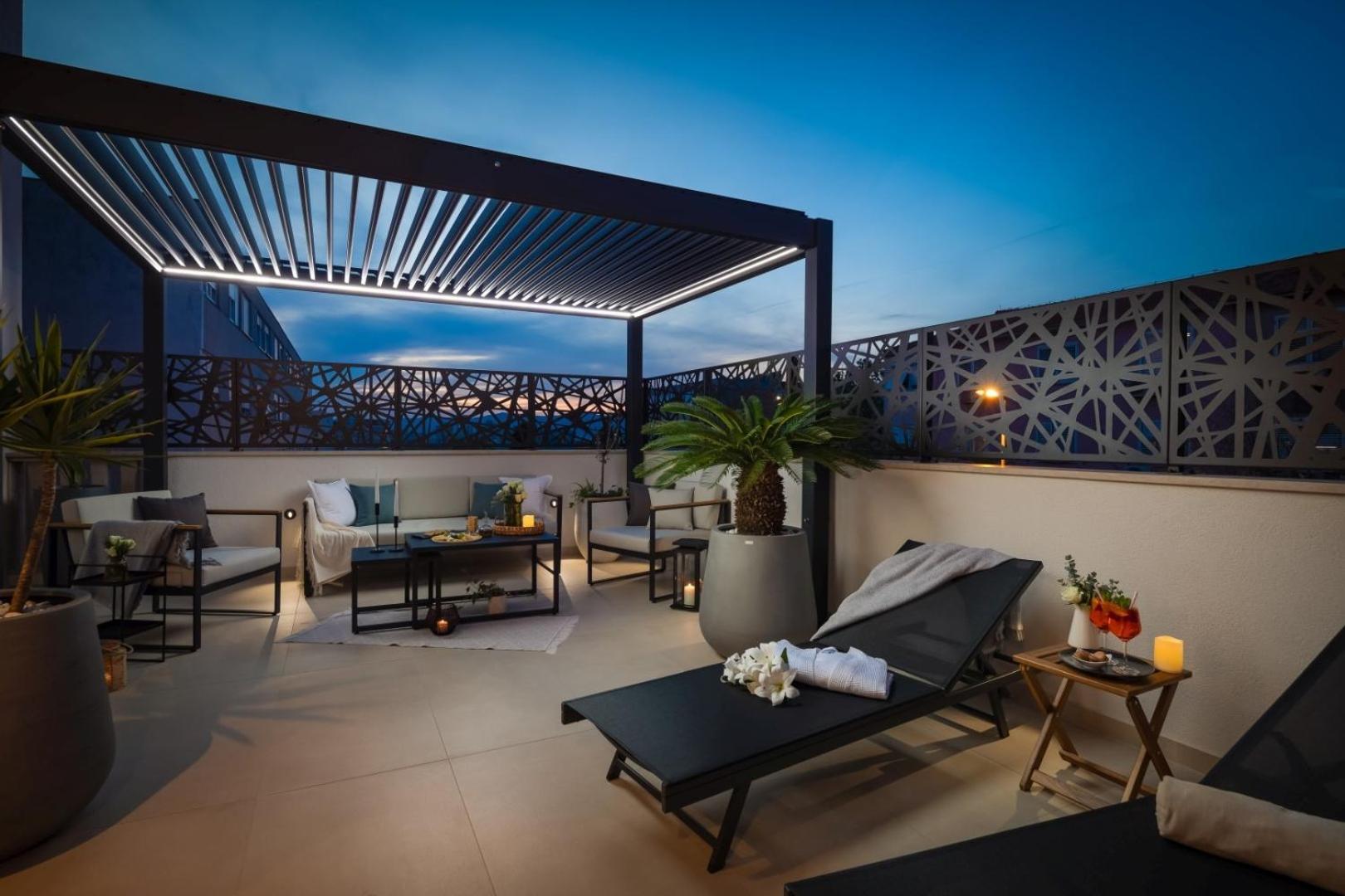 Luxury Apartment Silvery In Split Center With Jacuzzi, Sauna And Parking Exterior photo
