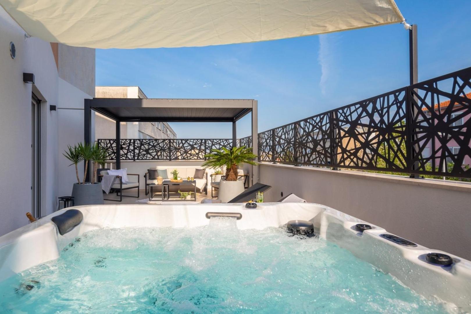 Luxury Apartment Silvery In Split Center With Jacuzzi, Sauna And Parking Exterior photo