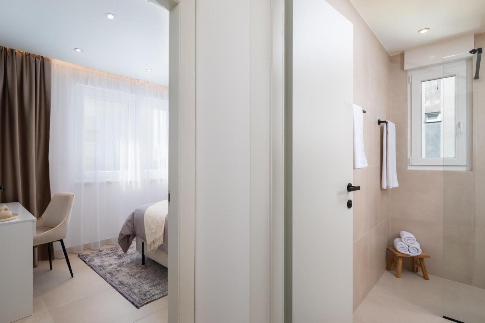 Luxury Apartment Silvery In Split Center With Jacuzzi, Sauna And Parking Exterior photo