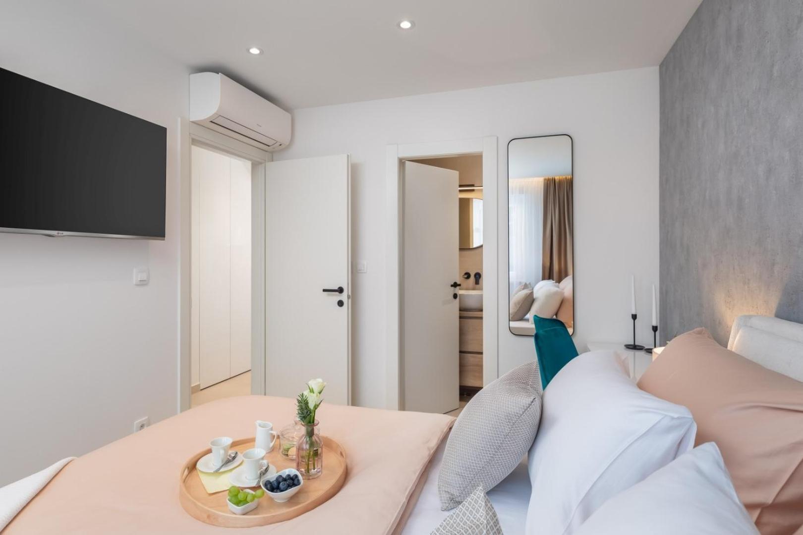 Luxury Apartment Silvery In Split Center With Jacuzzi, Sauna And Parking Exterior photo