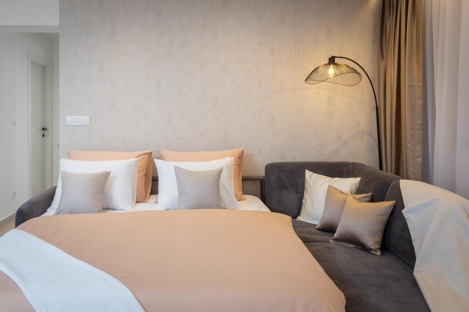 Luxury Apartment Silvery In Split Center With Jacuzzi, Sauna And Parking Exterior photo