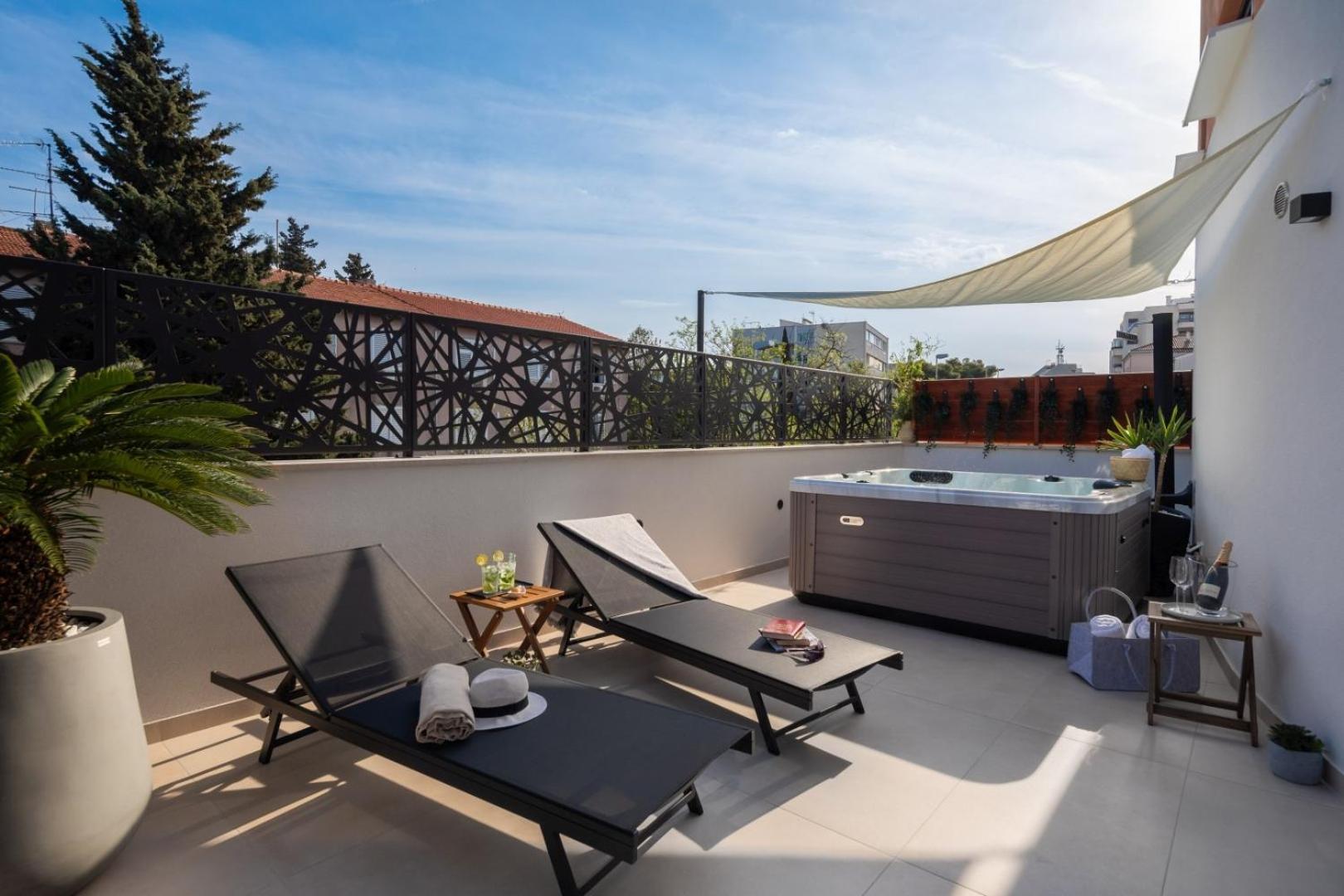 Luxury Apartment Silvery In Split Center With Jacuzzi, Sauna And Parking Exterior photo