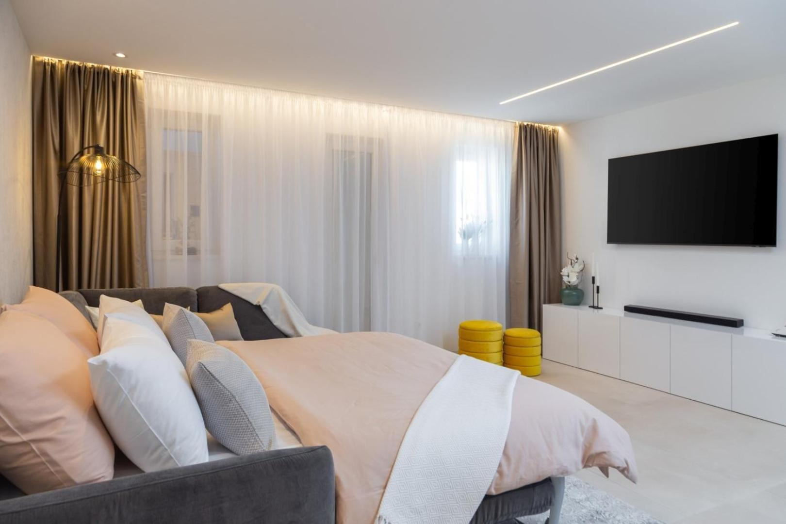 Luxury Apartment Silvery In Split Center With Jacuzzi, Sauna And Parking Exterior photo