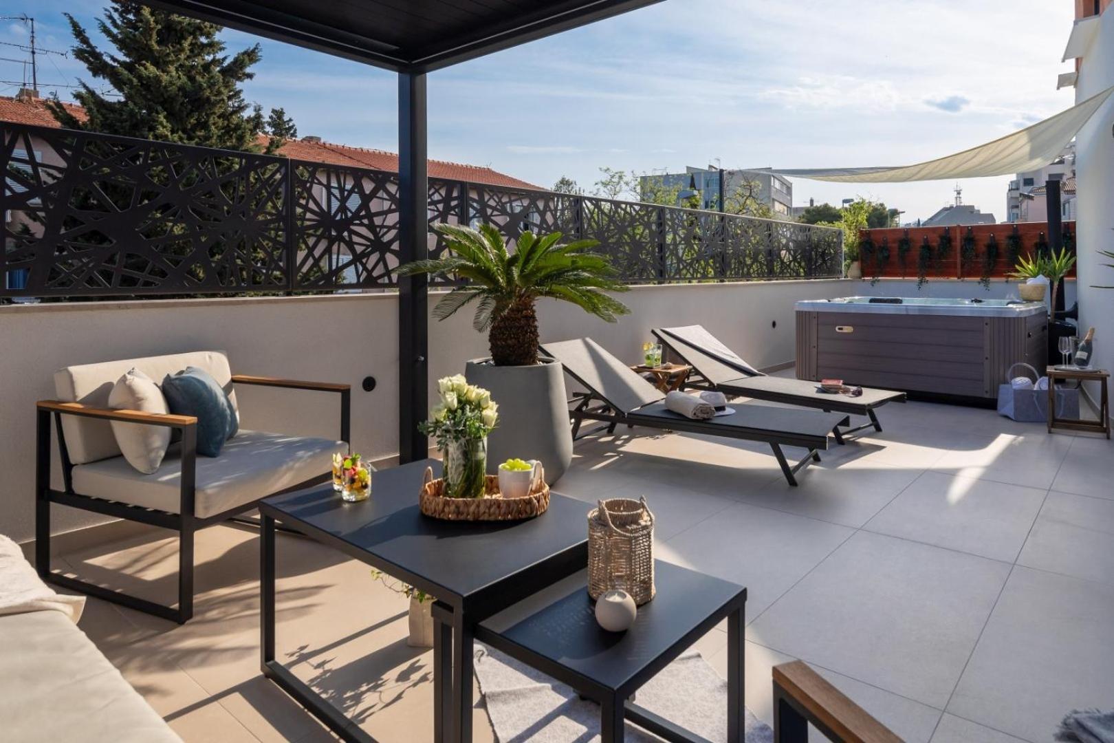 Luxury Apartment Silvery In Split Center With Jacuzzi, Sauna And Parking Exterior photo
