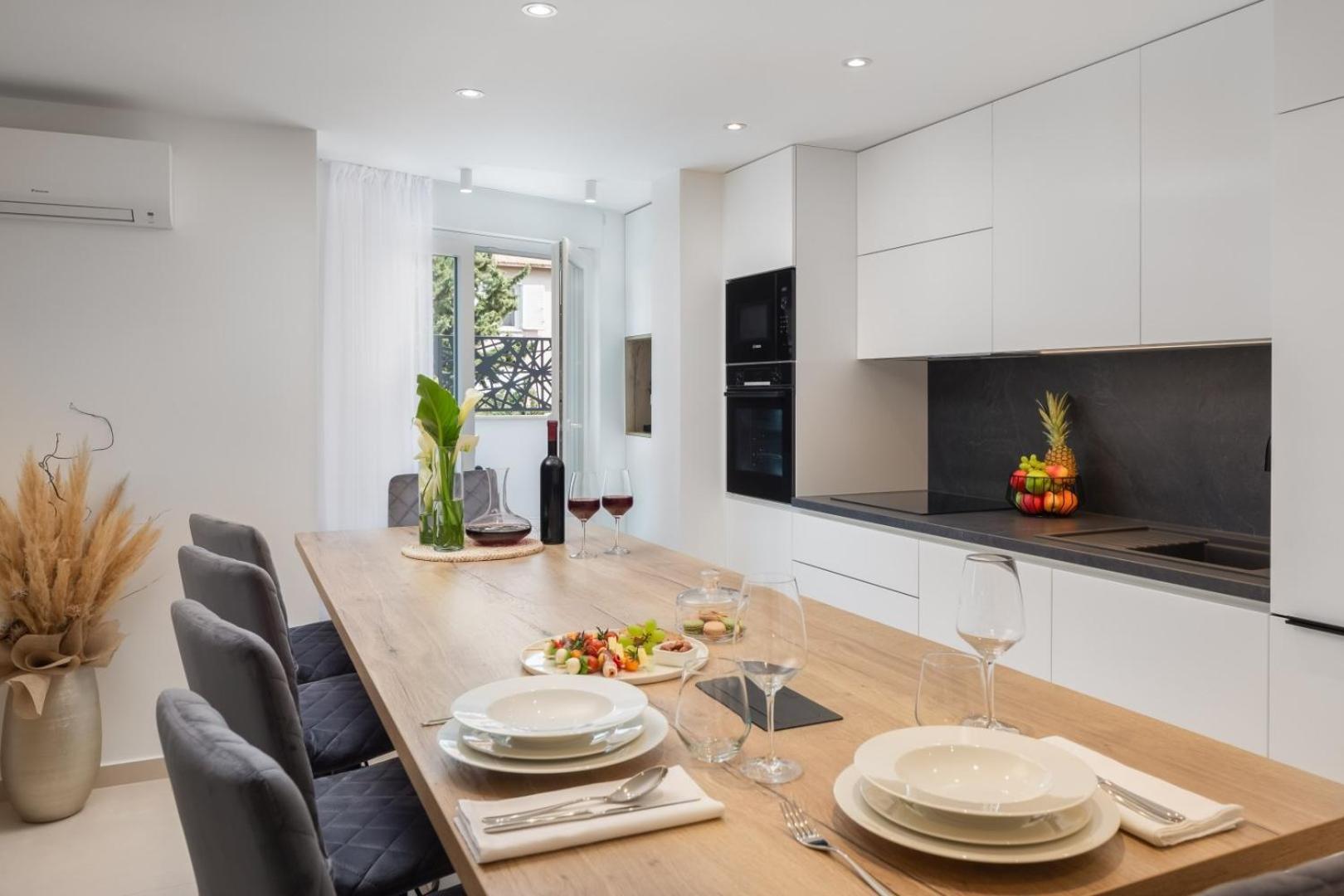 Luxury Apartment Silvery In Split Center With Jacuzzi, Sauna And Parking Exterior photo