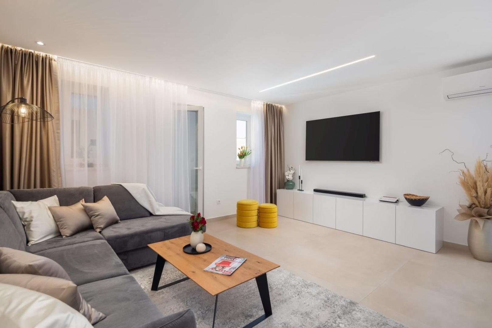 Luxury Apartment Silvery In Split Center With Jacuzzi, Sauna And Parking Exterior photo